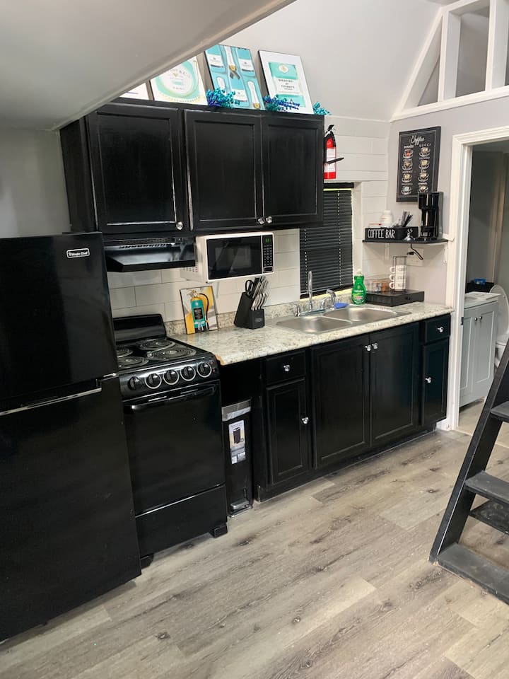 Tiffany’s Blue Tiny Home - Carrollton, GA