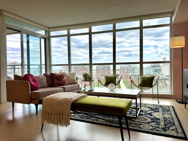 Lovely 3 bedroom 2 bathroom Downtown Toronto condo