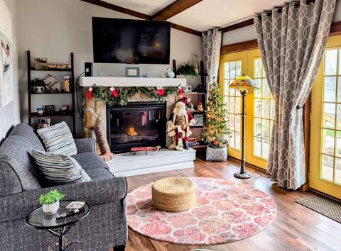 Cottage on the Mississippi. Venue & dog friendly