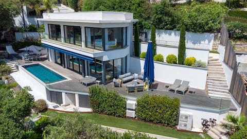 Architect-Designed House Heated Pool and Sea View