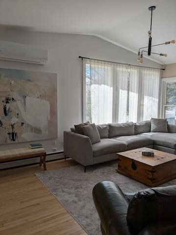 Midtown Modern w/ King Bed