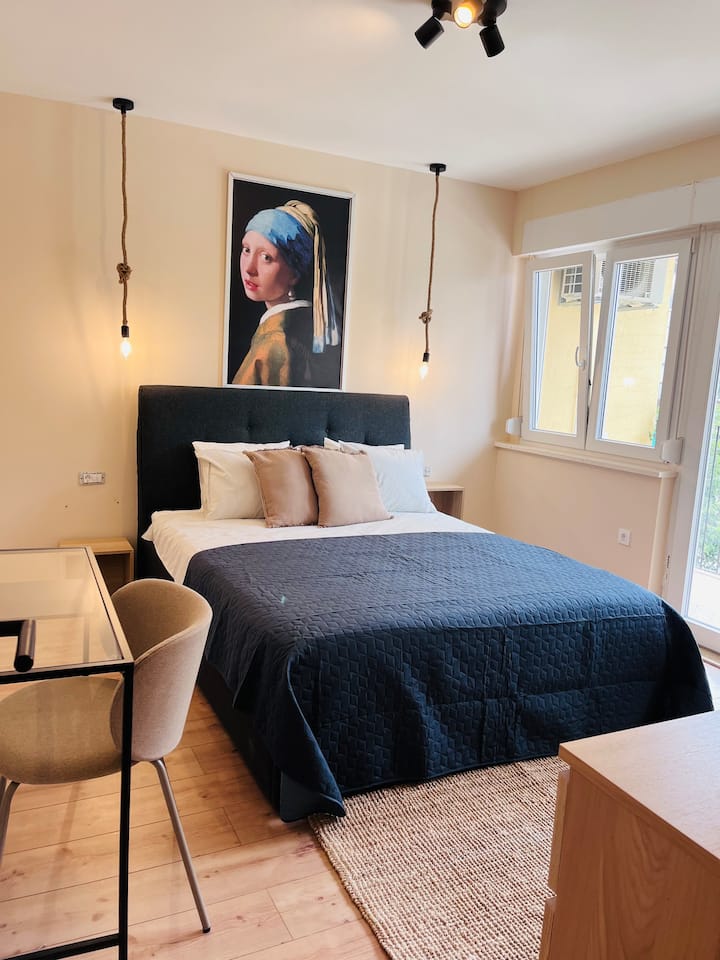 spavaća soba 1, krevet 160x200, izlaz na balkon