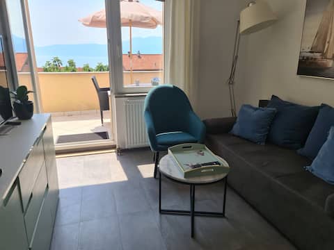 Successful Airbnb property: III Apartment with a sea view, parking & balcony in Mjesni Odbor Drenova