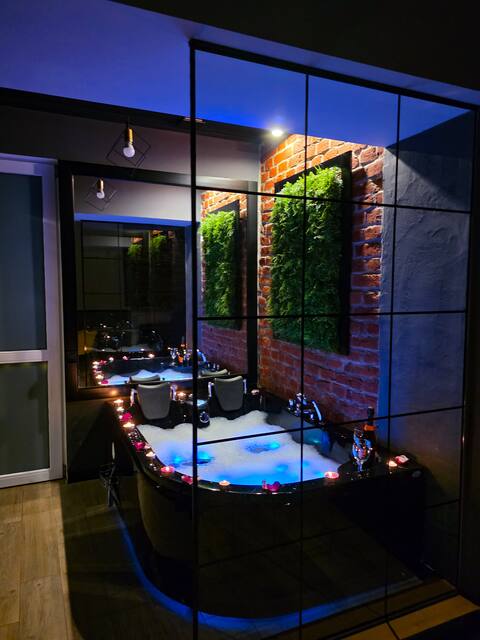 Apartment with a hot tub in the center of Sanok