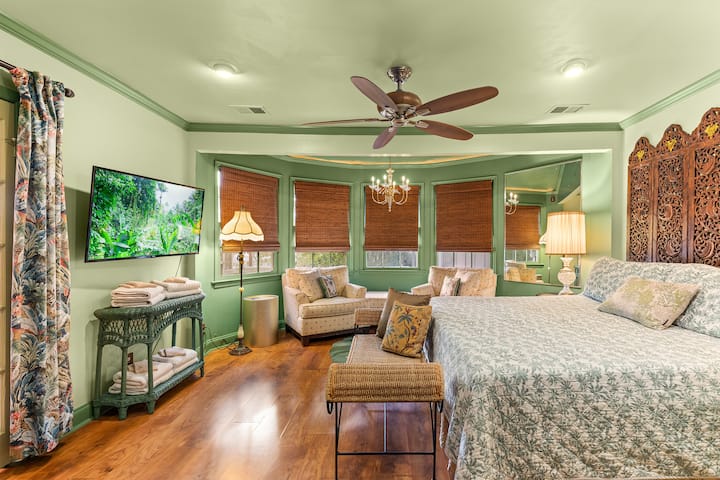 Spacious king suite with a cozy sitting area & attached bathroom. Your peaceful sanctuary after a day exploring Tybee Island.
