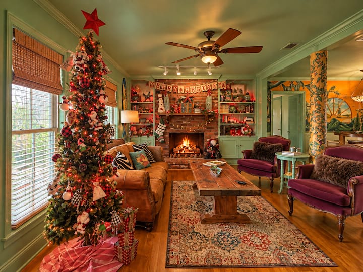 Christmas on the Creek | Waterfront Hot Tub - Houses for Rent in