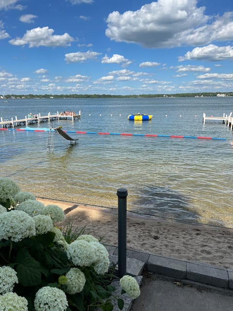 Cottage on Lake Delavan- beach, parks, boat launch