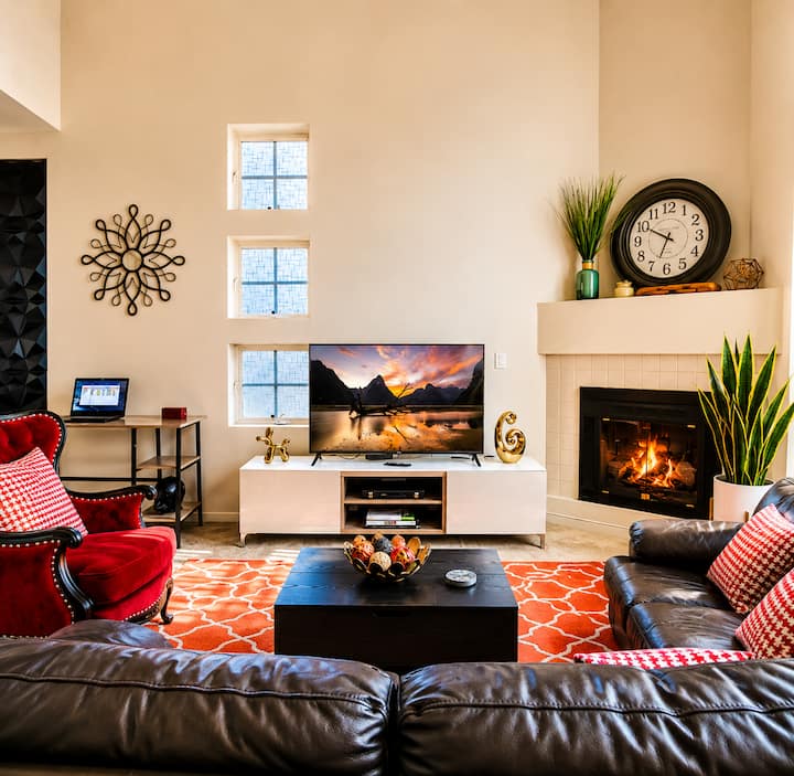 Modern Loft W/ King Bed + Private Patio - Beverly Hills, CA
