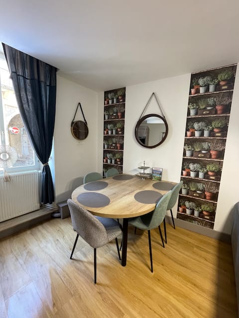 Modern apartment in medieval city center, 5 people