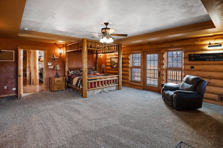Master Bedroom- 1 King Bed