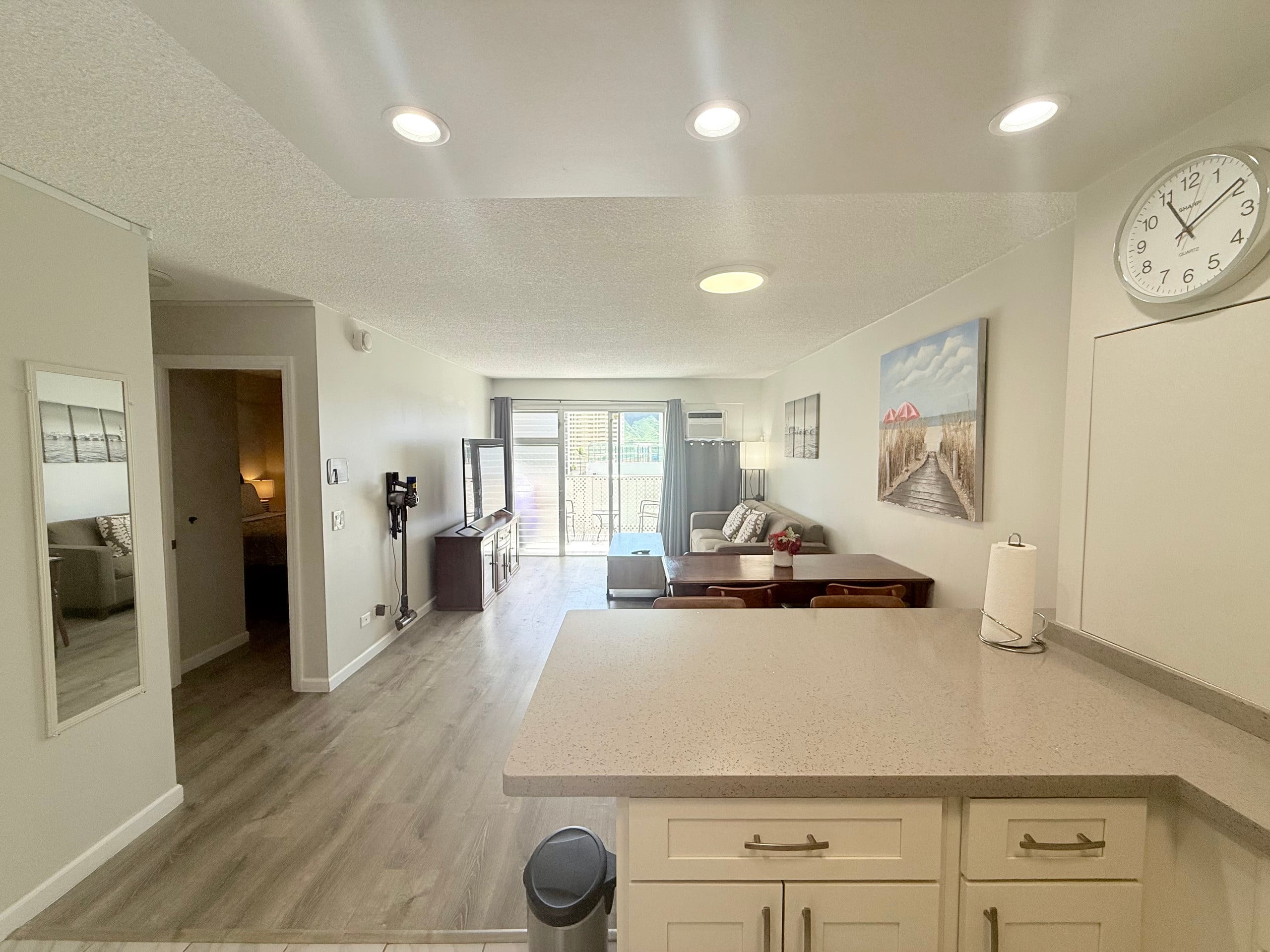 Condo in Honolulu · ★4.93 · 1 bedroom · 2 beds · 1 private bath - Image 4