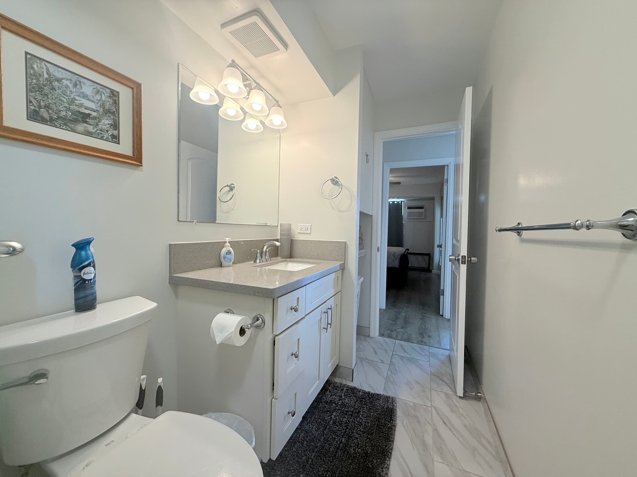 Condo in Honolulu · ★4.93 · 1 bedroom · 2 beds · 1 private bath - Image 12