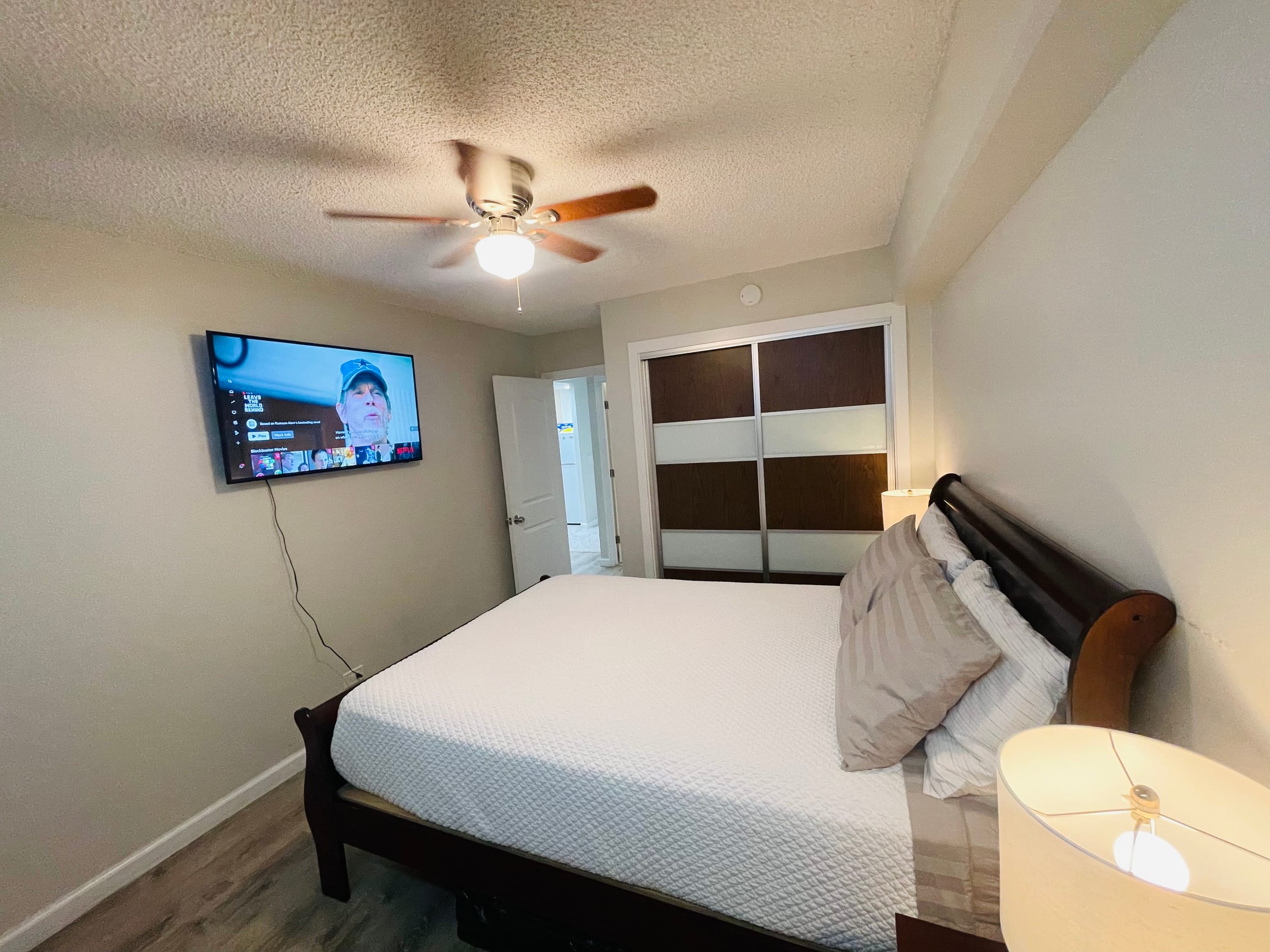 Condo in Honolulu · ★4.93 · 1 bedroom · 2 beds · 1 private bath - Image 10