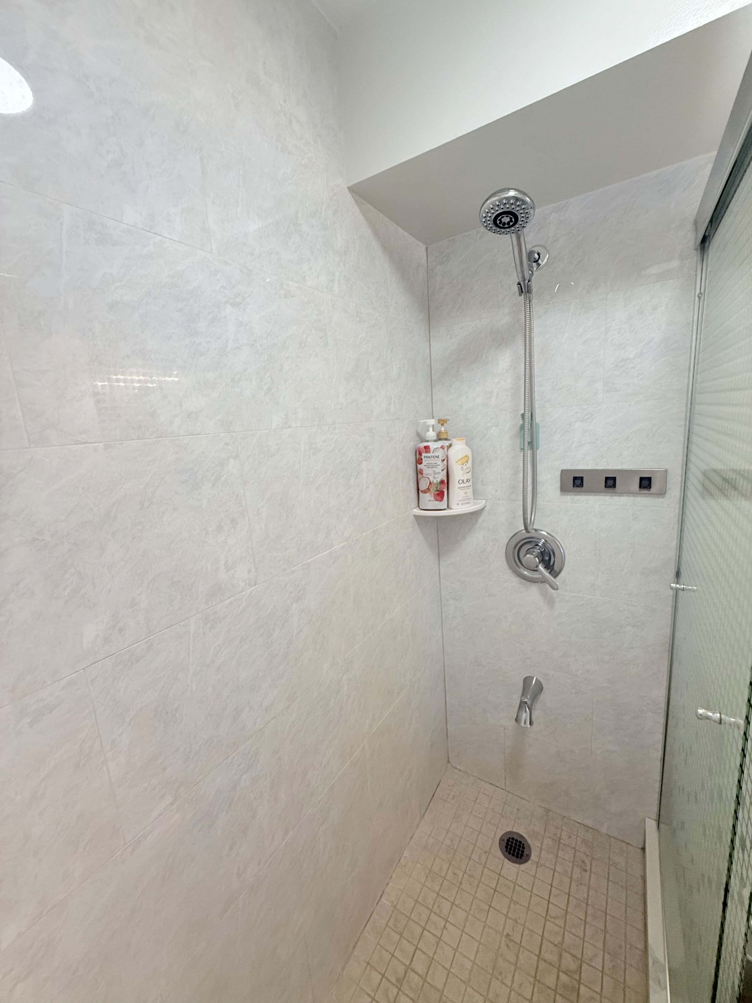 Condo in Honolulu · ★4.93 · 1 bedroom · 2 beds · 1 private bath - Image 14