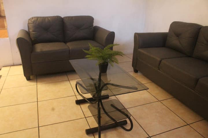 ¡Casa Completa En Ubicación Exclusiva! - Santa Ana