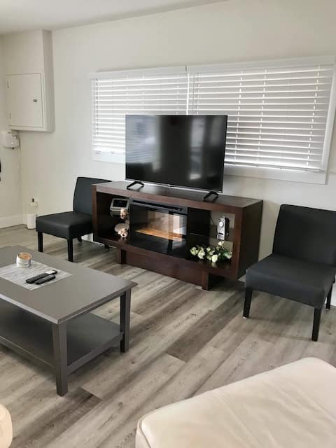 Top Airbnb: The Cabin Sylvan Lake | Stones Throw to Beach | in Sylvan Lake