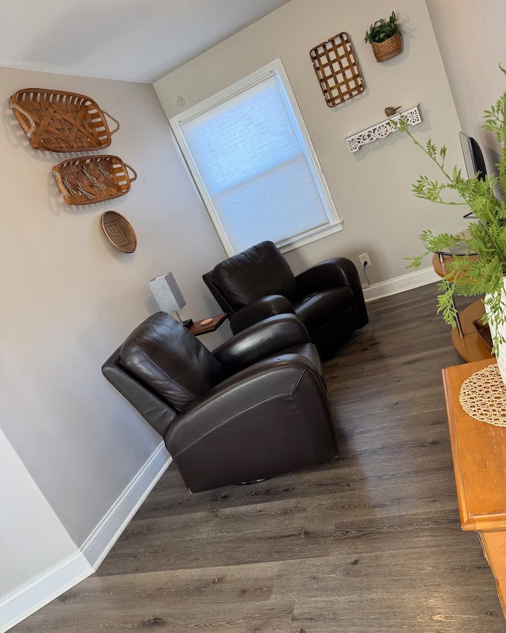 Independent One Bedroom Guest House - Stone Mountain