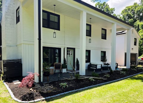 Waterfront, pier, hot tub, pool, pizza oven