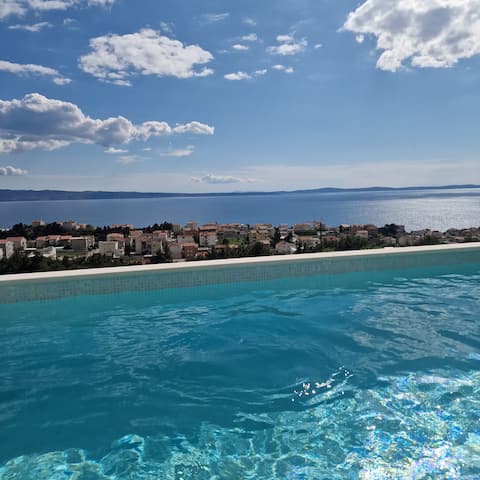 Home Nikola swimming pool(heat)/jacuzzi/sea view