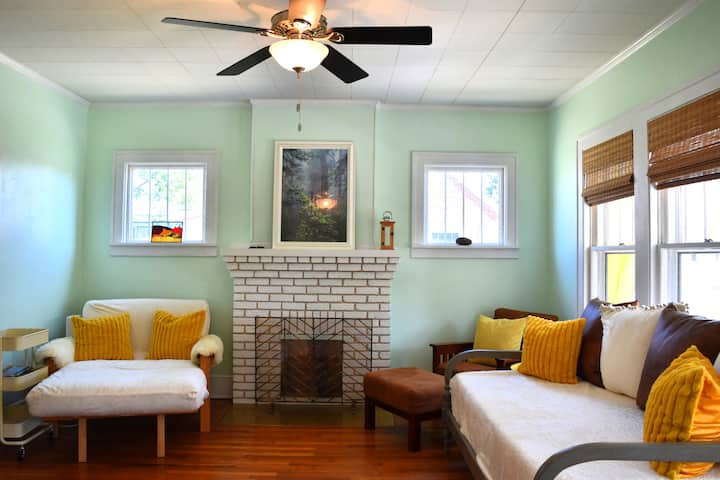 Fenced Yard, Home Office, & Covered Deck (Monthly) - Asheville, NC