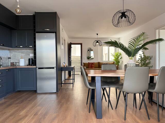 TH6 Four-Bedrooms Apartments with Rooftop Jacuzzi