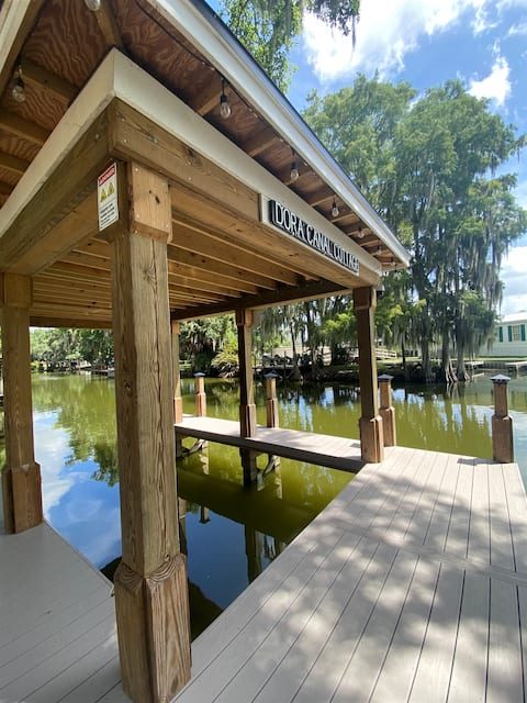 Relax on the Dora Canal w/ Dock, Kayaks & Fire pit