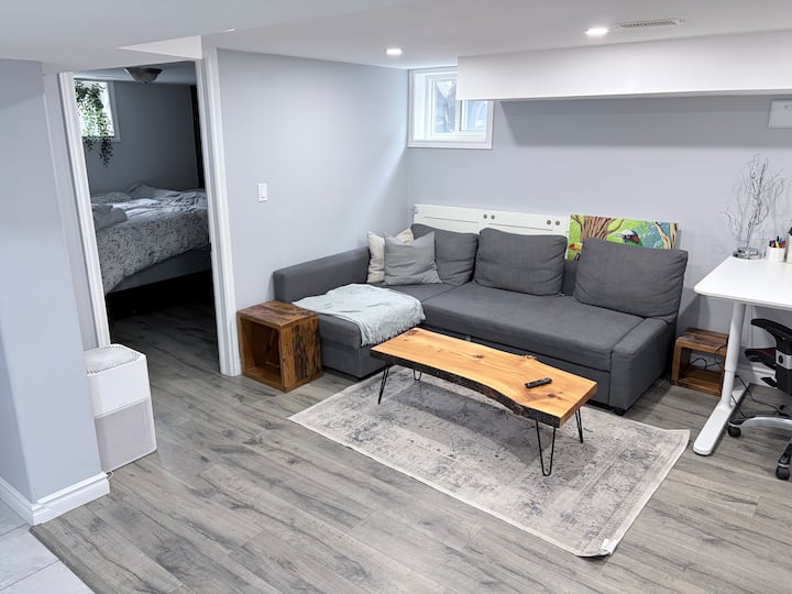 Adorable 2-bedroom Place With Free Parking - Toronto