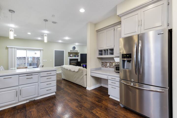 Spacious 4BR Home for Long Stays gallery image 4