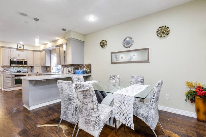 Spacious 4BR Home for Long Stays gallery image 3