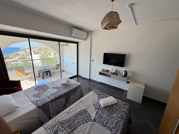 Charming Hotel Room With 2 Single Beds And Seaview - Yalıkavak