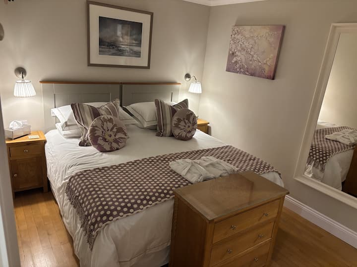 Newly decorated January 2026
Farrow and Ball shaded white with Hardwick white Headboards