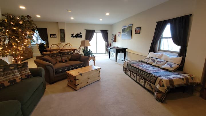 Lush Setting, Minutes To Downtown Colorado Springs - Colorado Springs, CO