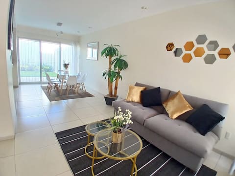 Top Airbnb: Beautiful house in Privada, just 15 min from downtown! in Villa De Pozos