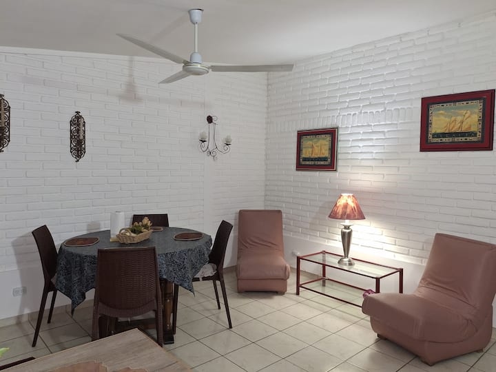 Casa Zona Norte, Residencial, Bien Ubicada - 