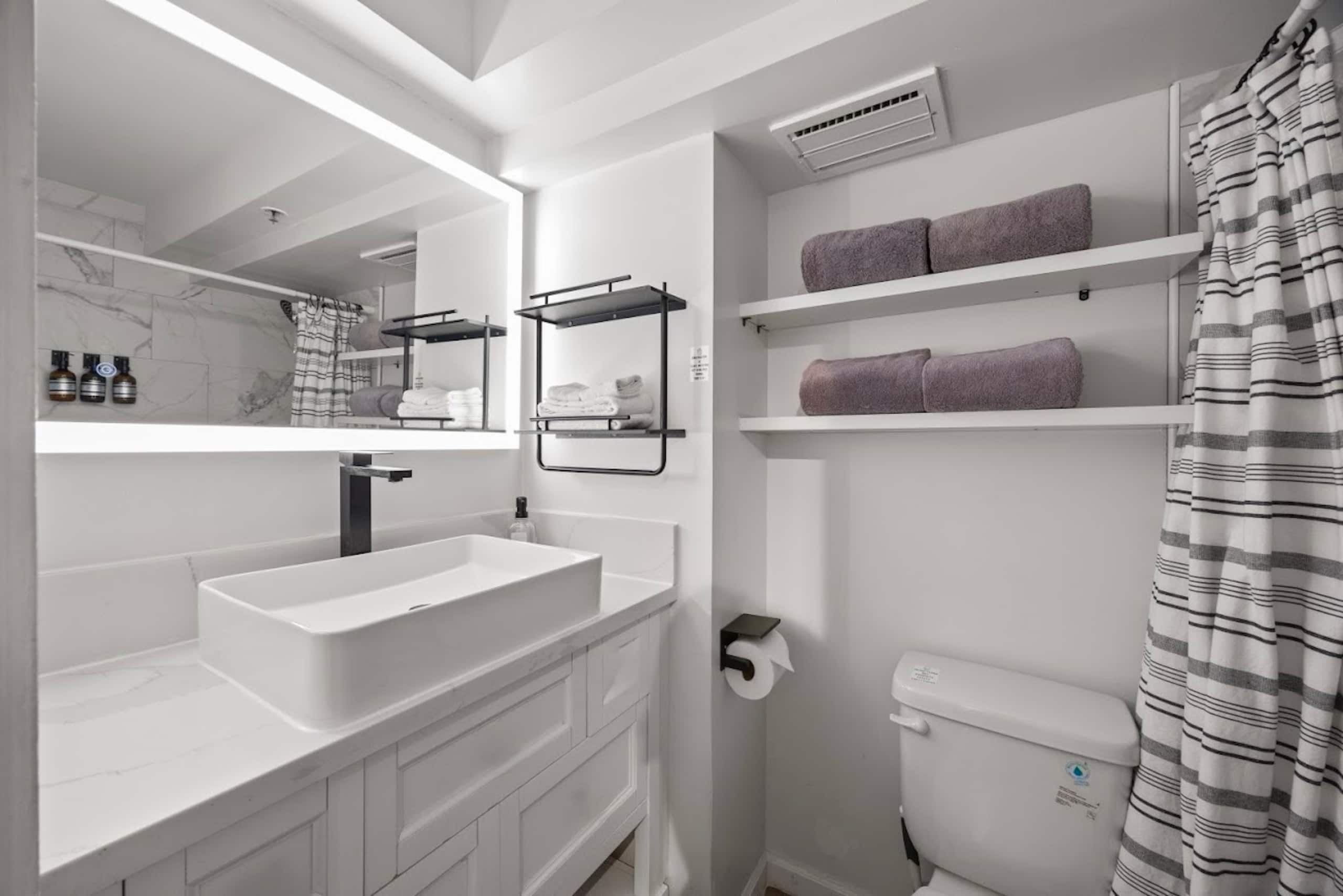 Condo in Honolulu · ★4.9 · Studio · 2 beds · 1 private bath - Image 24