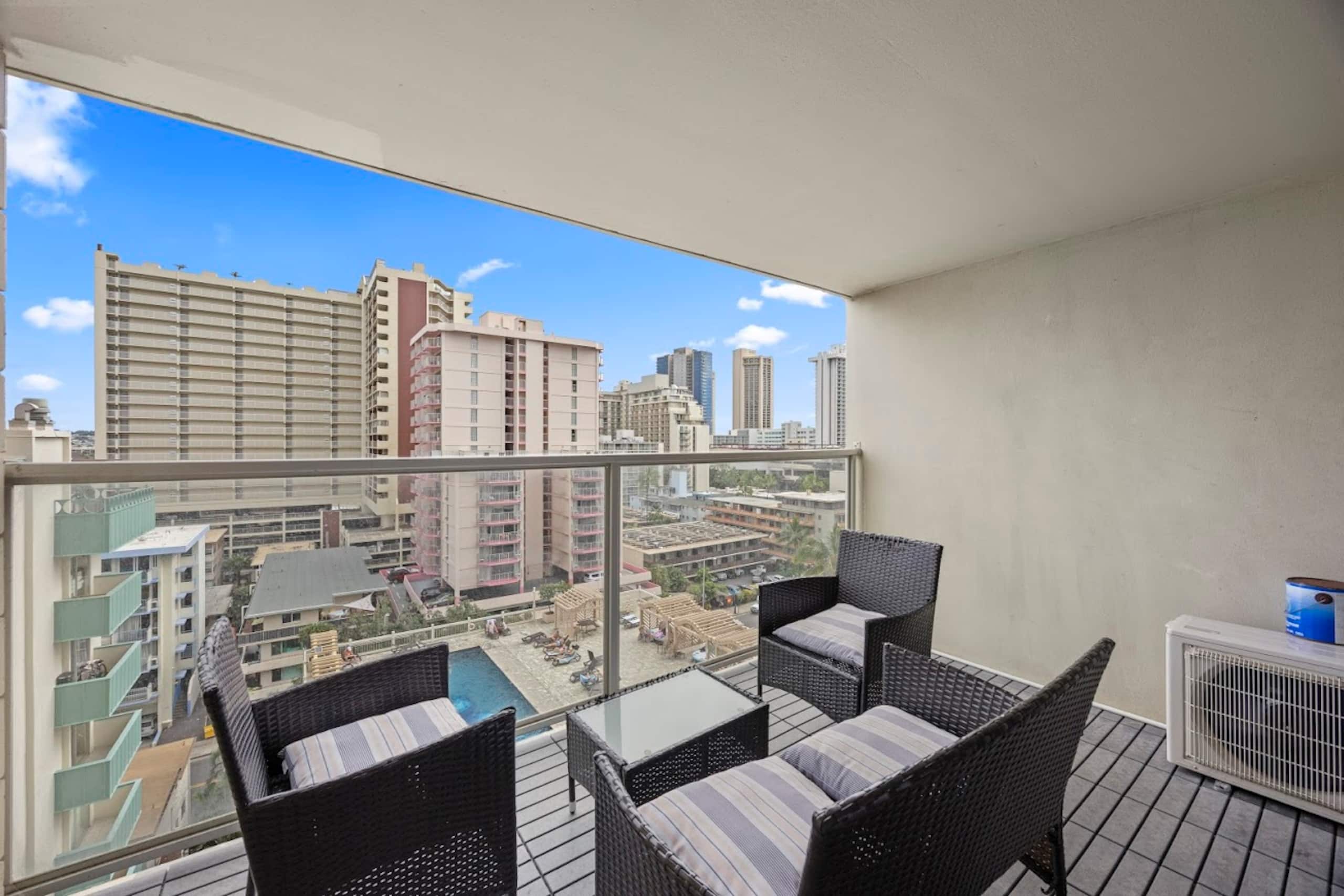 Condo in Honolulu · ★4.9 · Studio · 2 beds · 1 private bath - Image 31