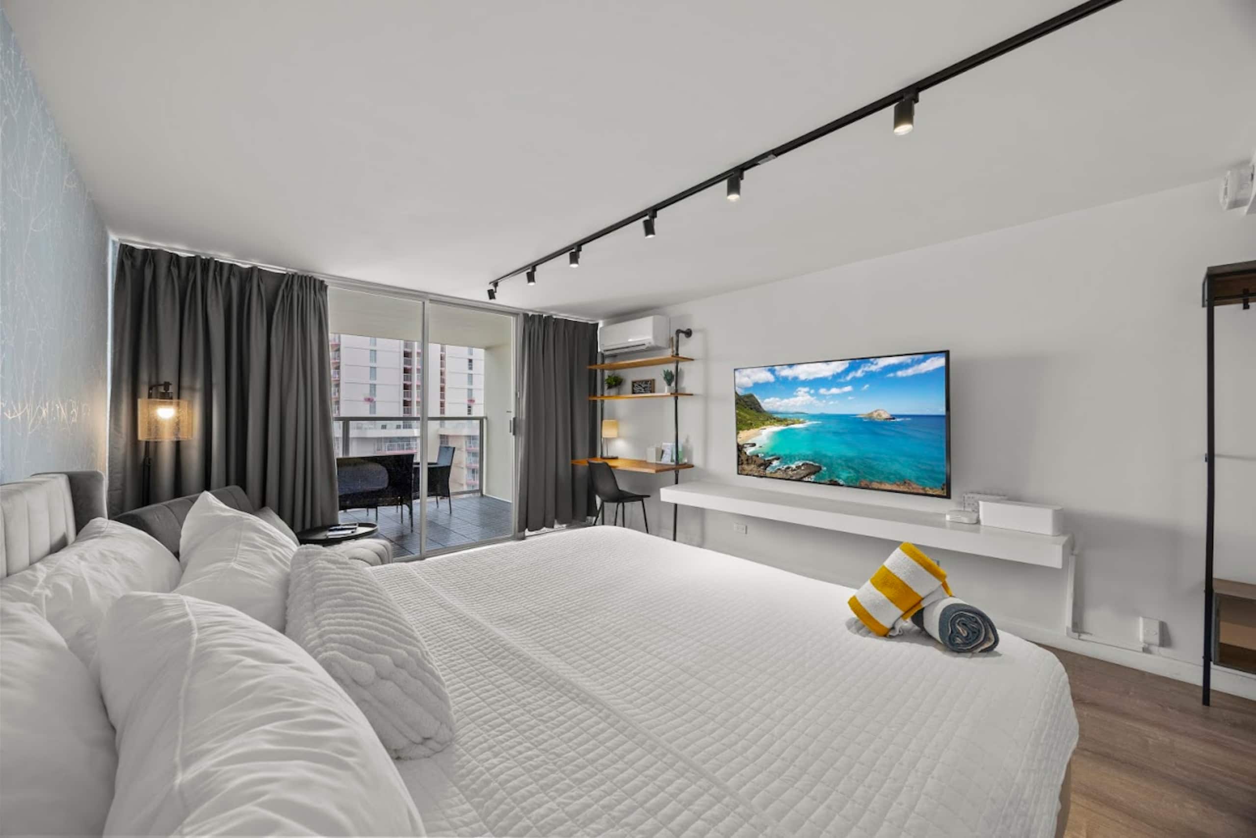 Condo in Honolulu · ★4.9 · Studio · 2 beds · 1 private bath - Image 7