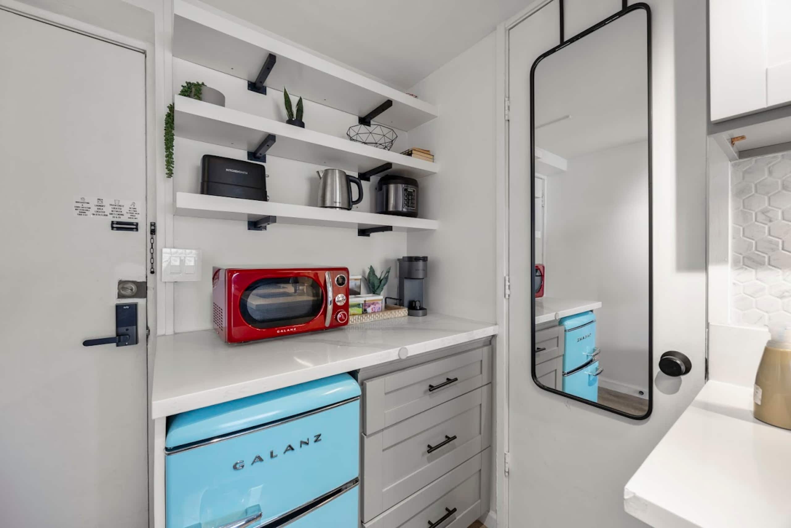 Condo in Honolulu · ★4.9 · Studio · 2 beds · 1 private bath - Image 15