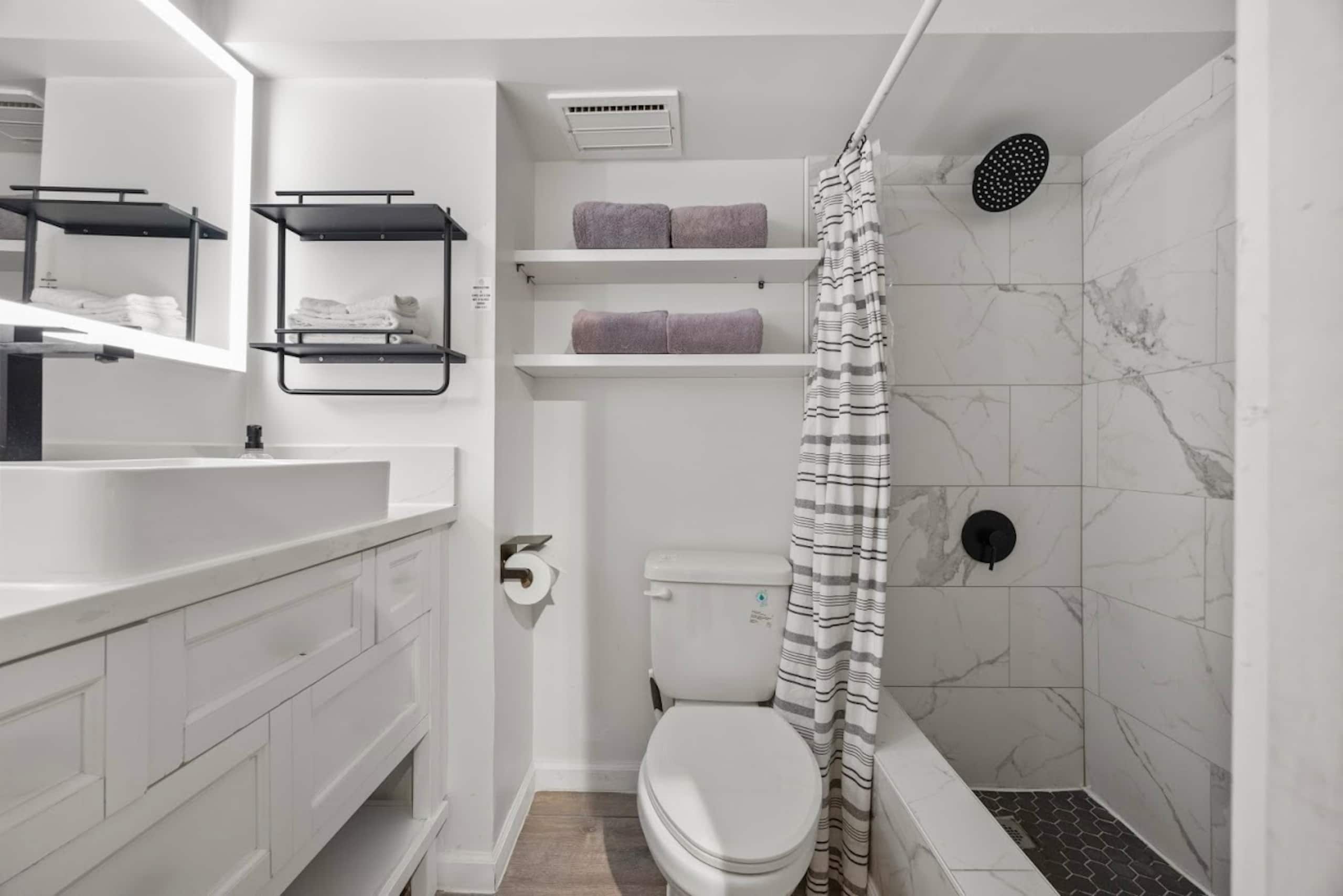 Condo in Honolulu · ★4.9 · Studio · 2 beds · 1 private bath - Image 26