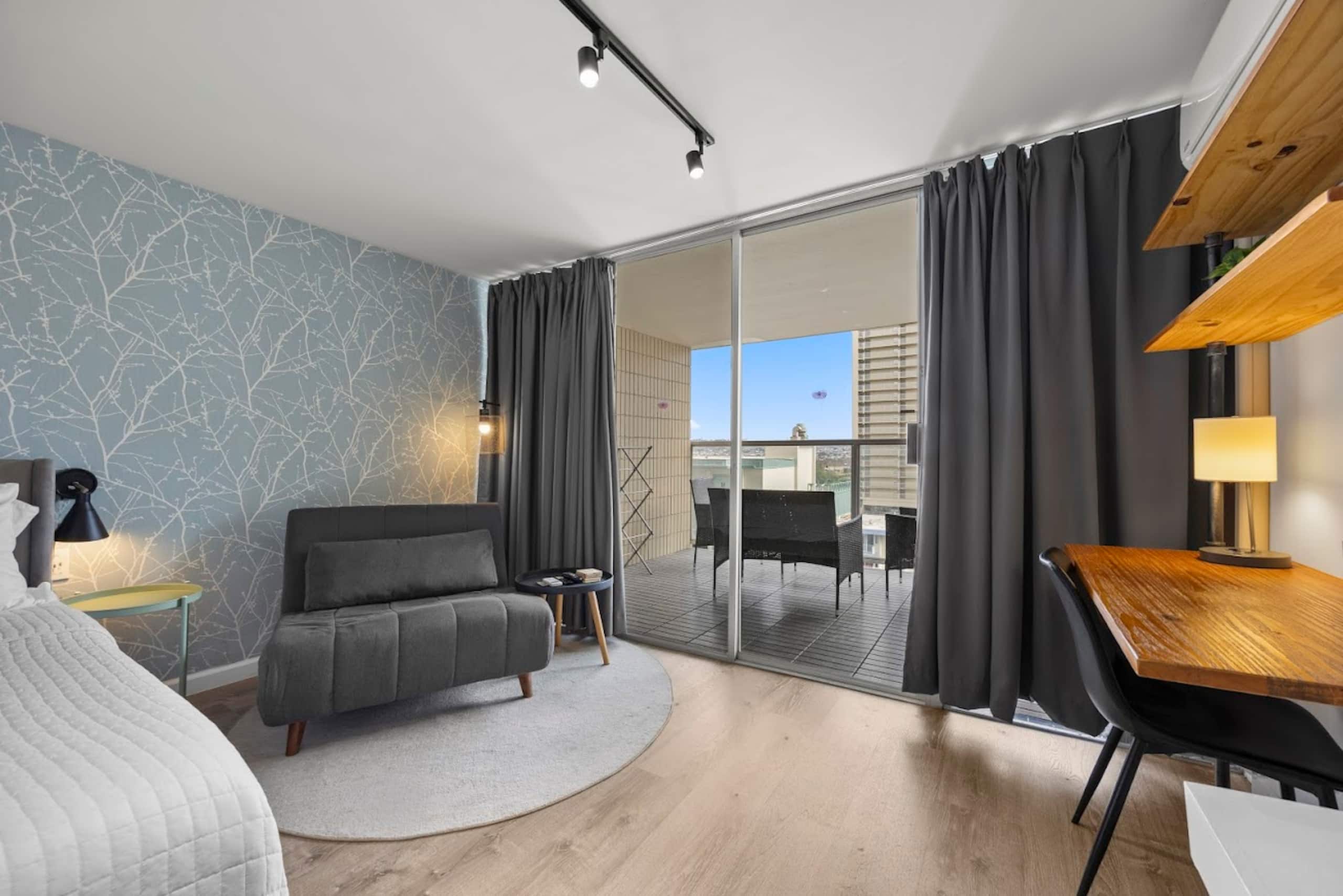 Condo in Honolulu · ★4.9 · Studio · 2 beds · 1 private bath - Image 8