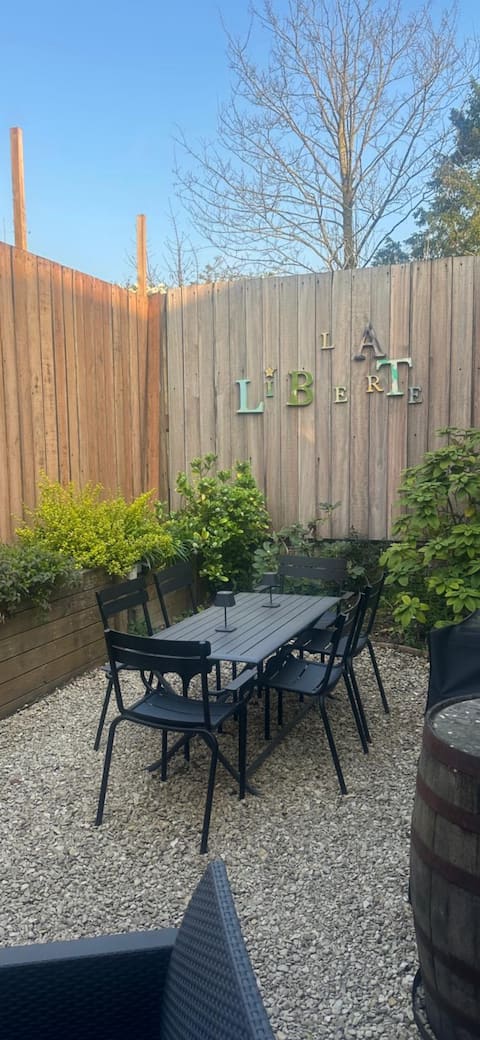 La Liberté: Loft 90 m2, center, terrace, parking, games