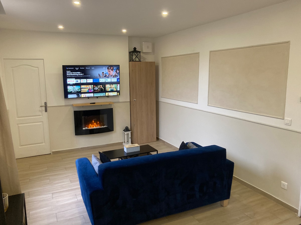 Popular Airbnb listing: La Plumeria Super Apartment with private parking in Bobigny