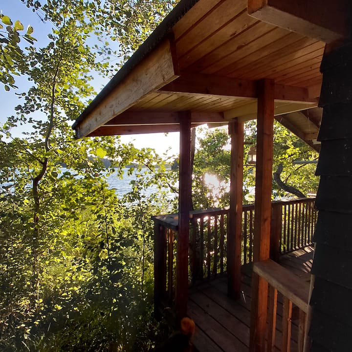 Unique and cozy cottage by the lake - Cottages for Rent in