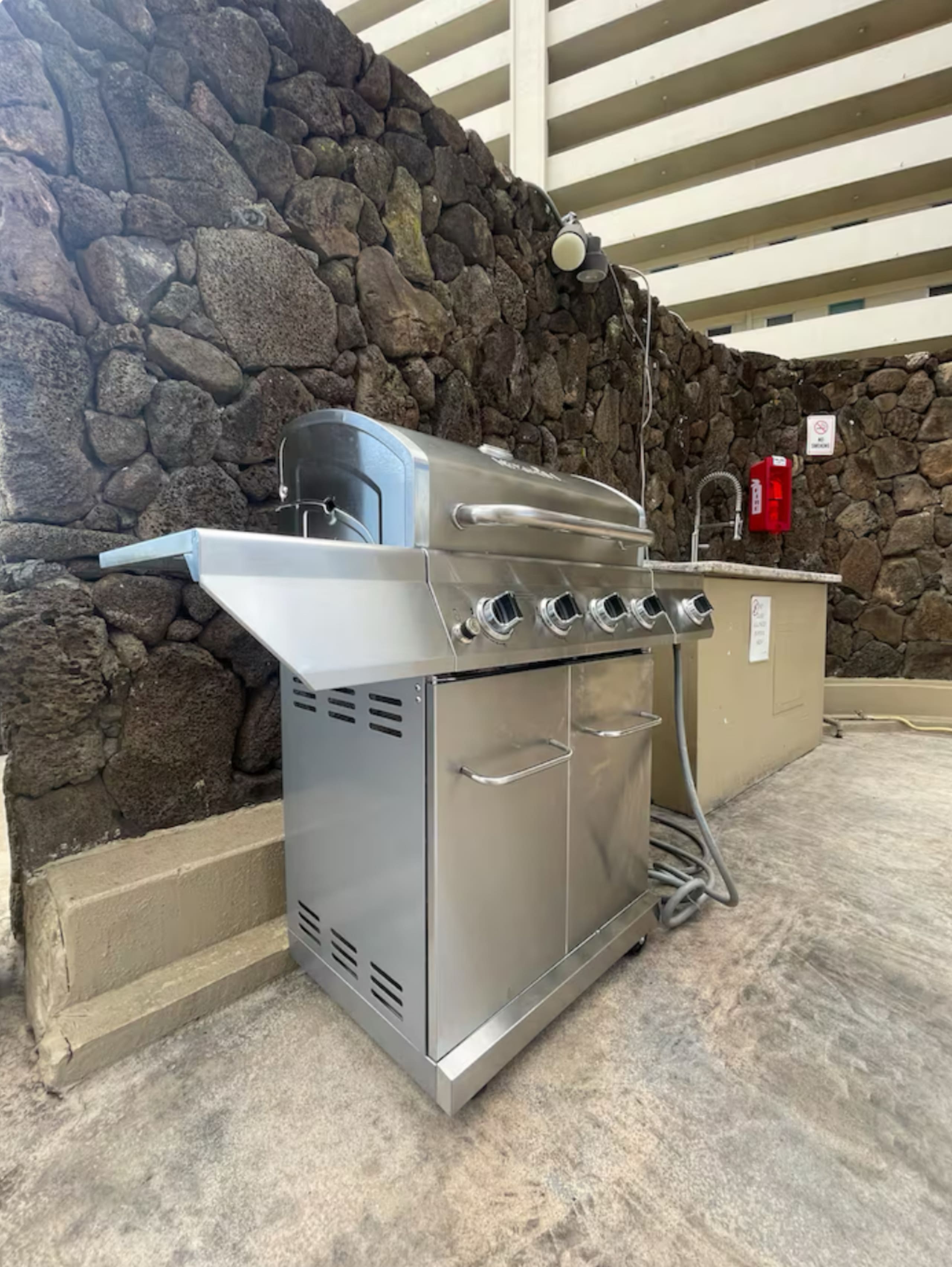Condo in Honolulu · ★4.88 · 2 bedrooms · 2 private baths - Image 14