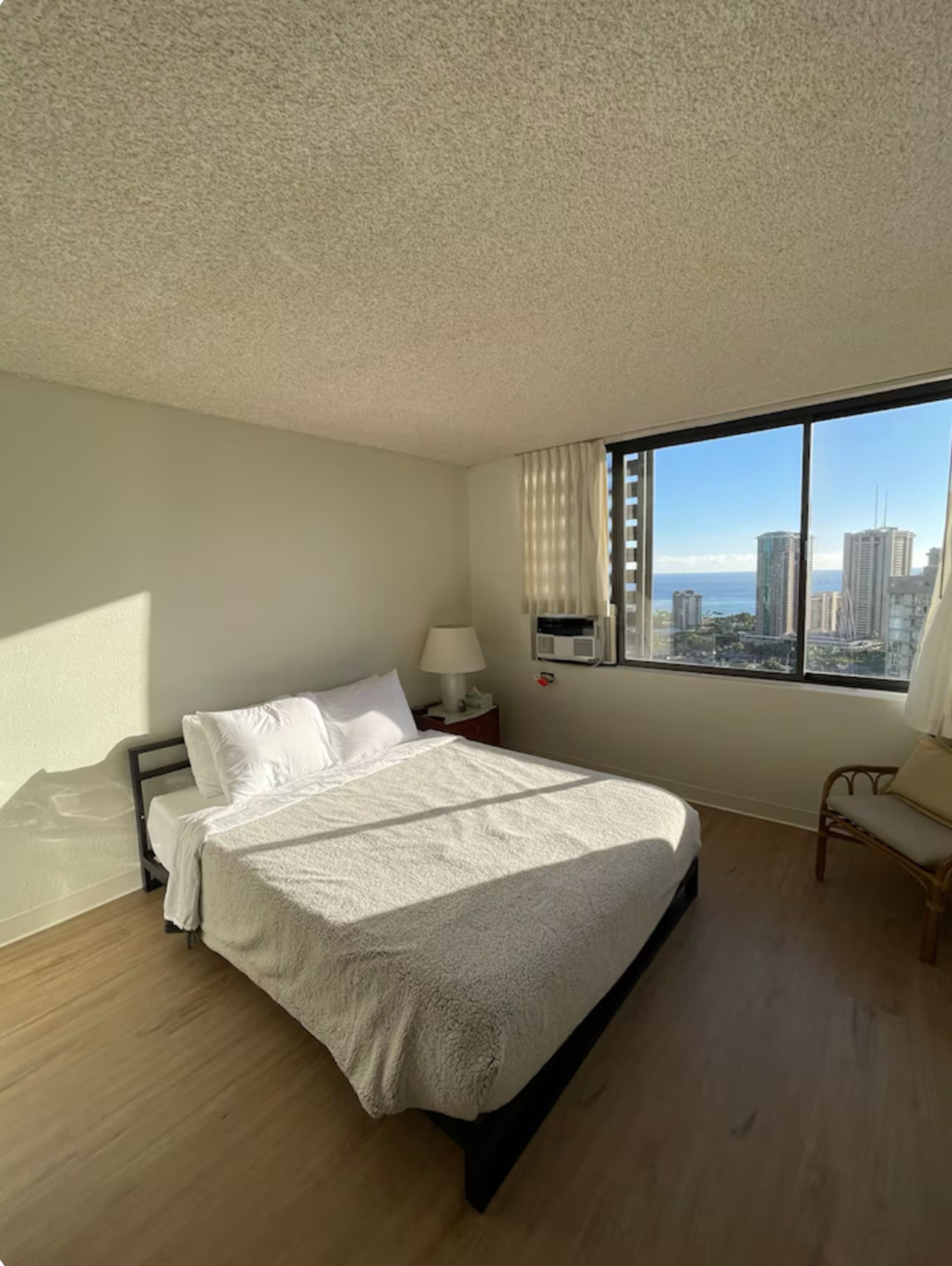 Condo in Honolulu · ★4.88 · 2 bedrooms · 2 private baths - Image 9