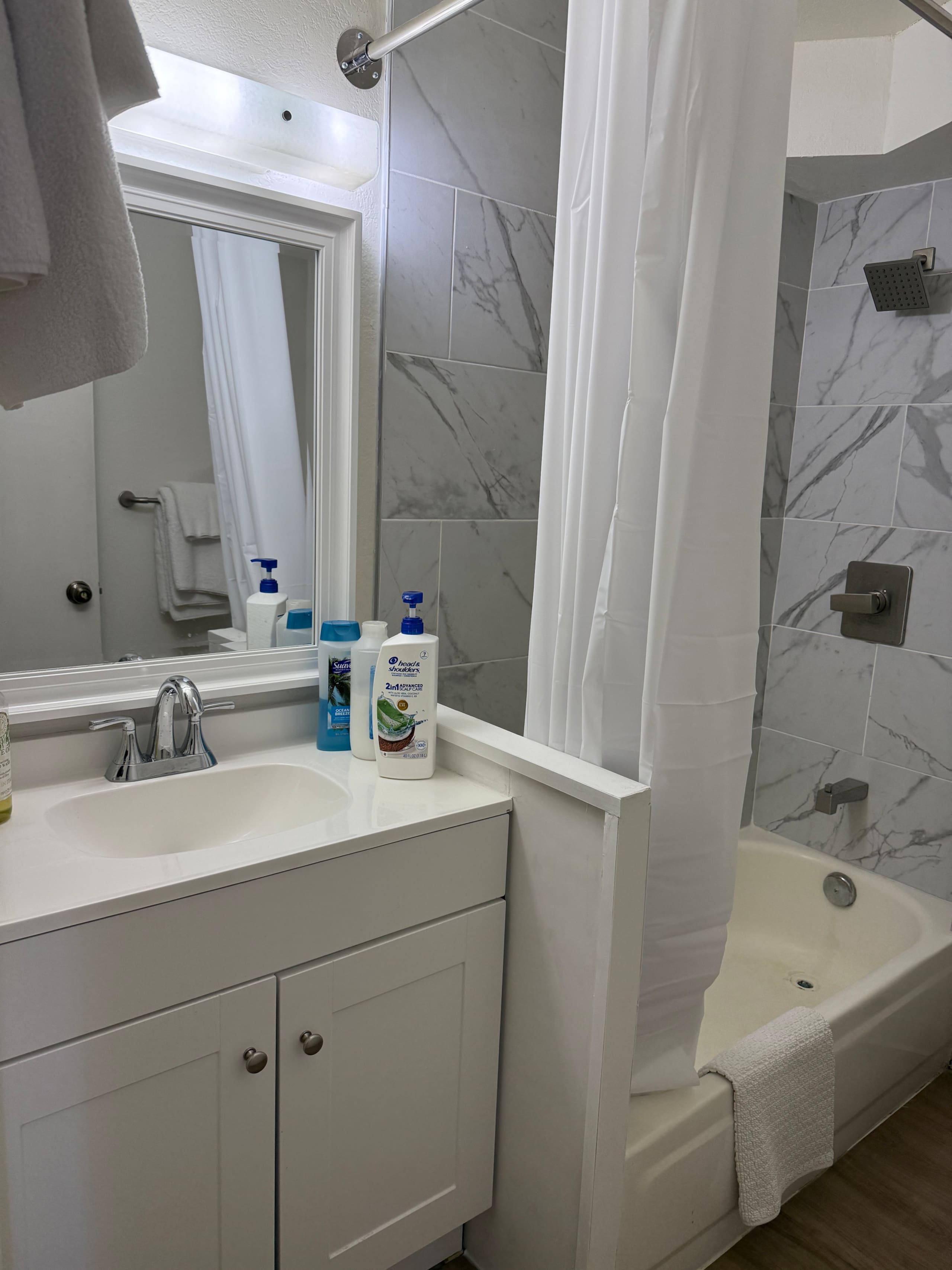Condo in Honolulu · ★4.88 · 2 bedrooms · 2 private baths - Image 12