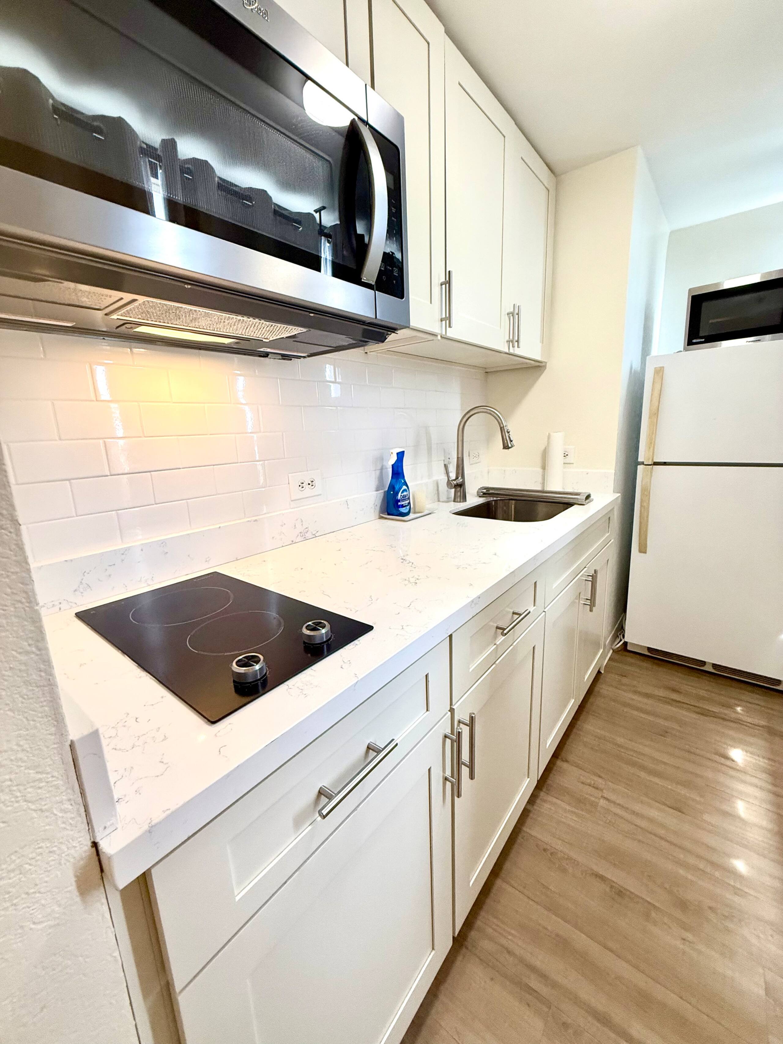 Condo in Honolulu · ★4.88 · 2 bedrooms · 2 private baths - Image 2