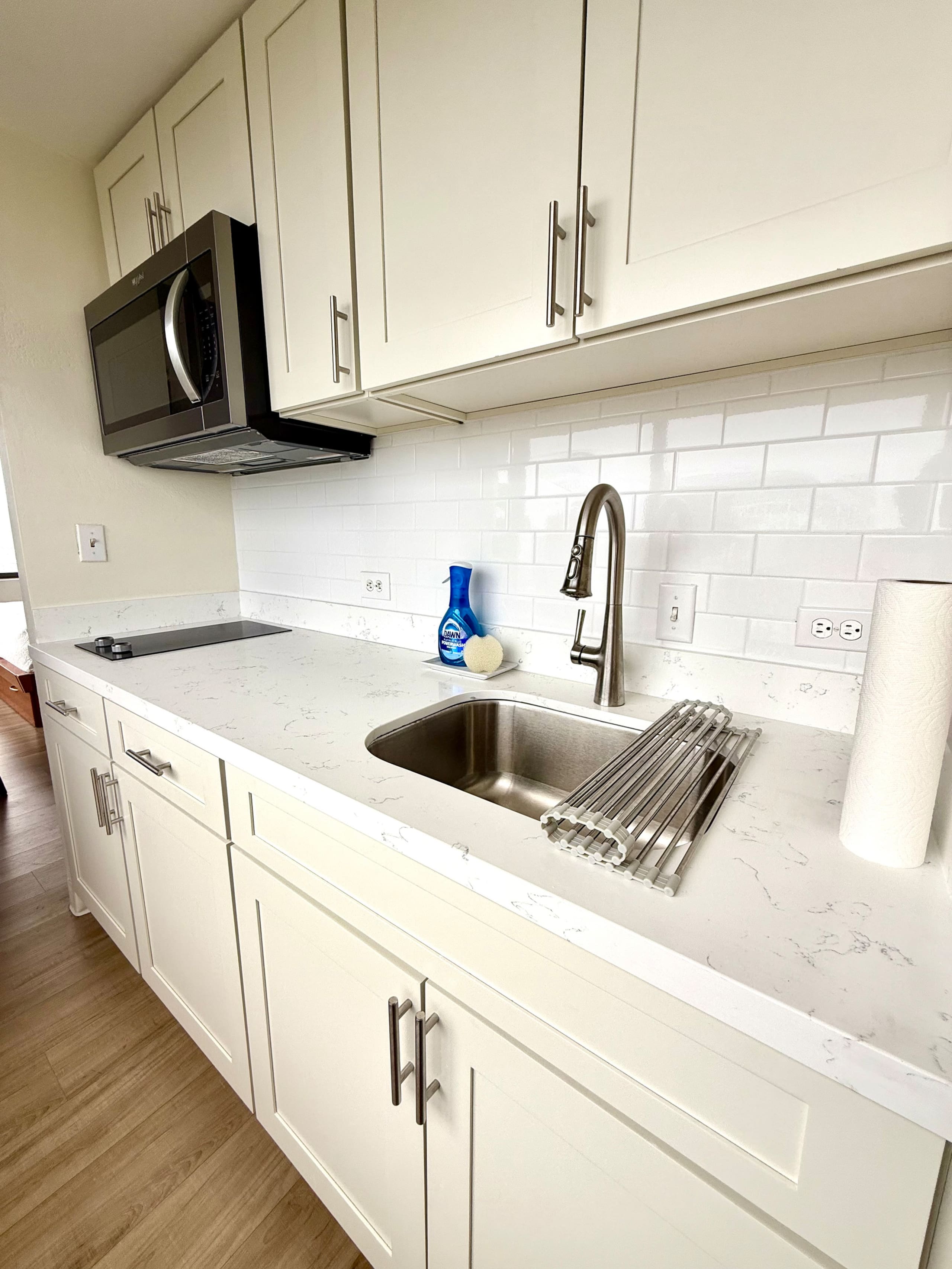 Condo in Honolulu · ★4.88 · 2 bedrooms · 2 private baths - Image 3