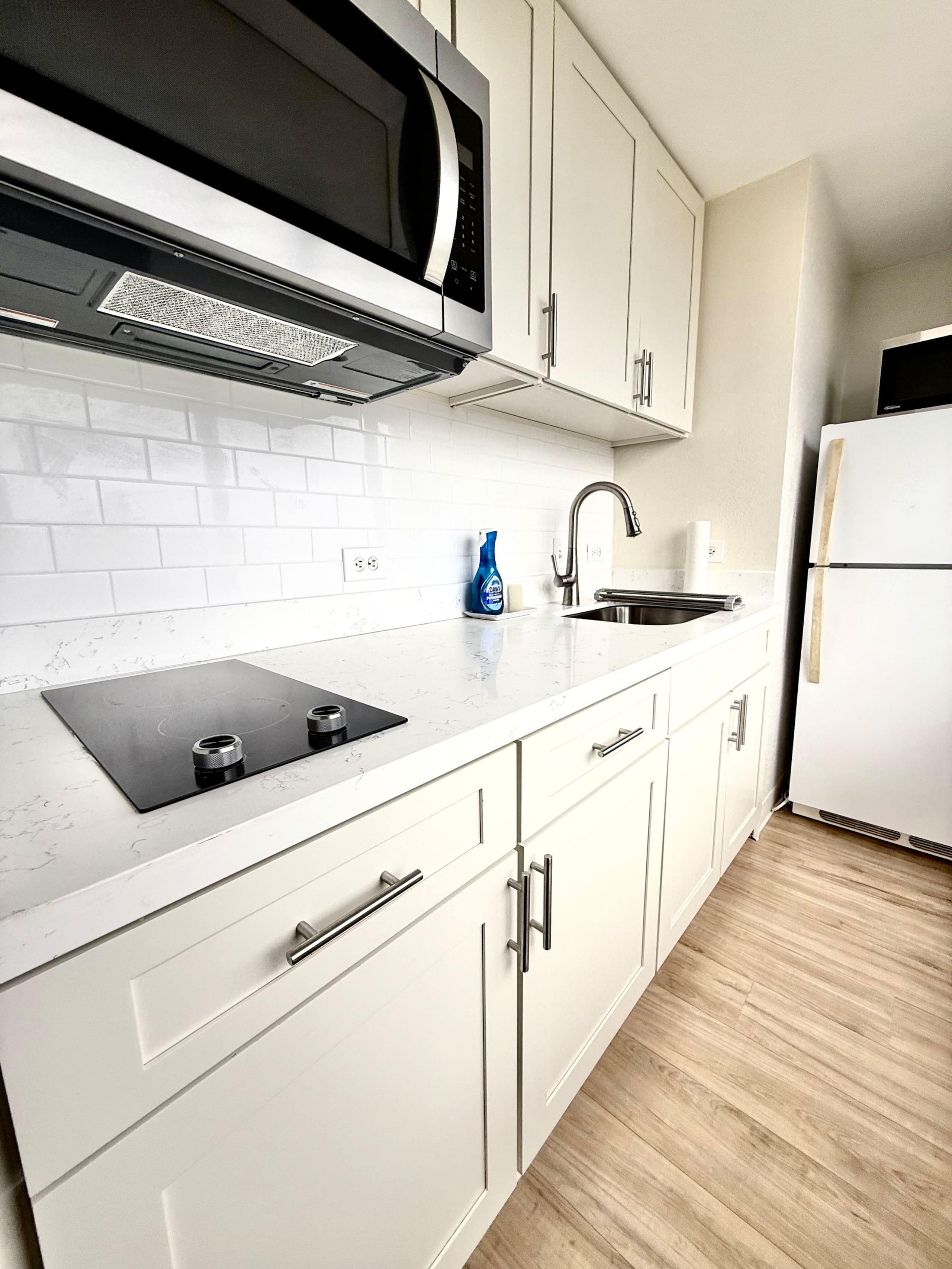 Condo in Honolulu · ★4.88 · 2 bedrooms · 2 private baths - Image 4
