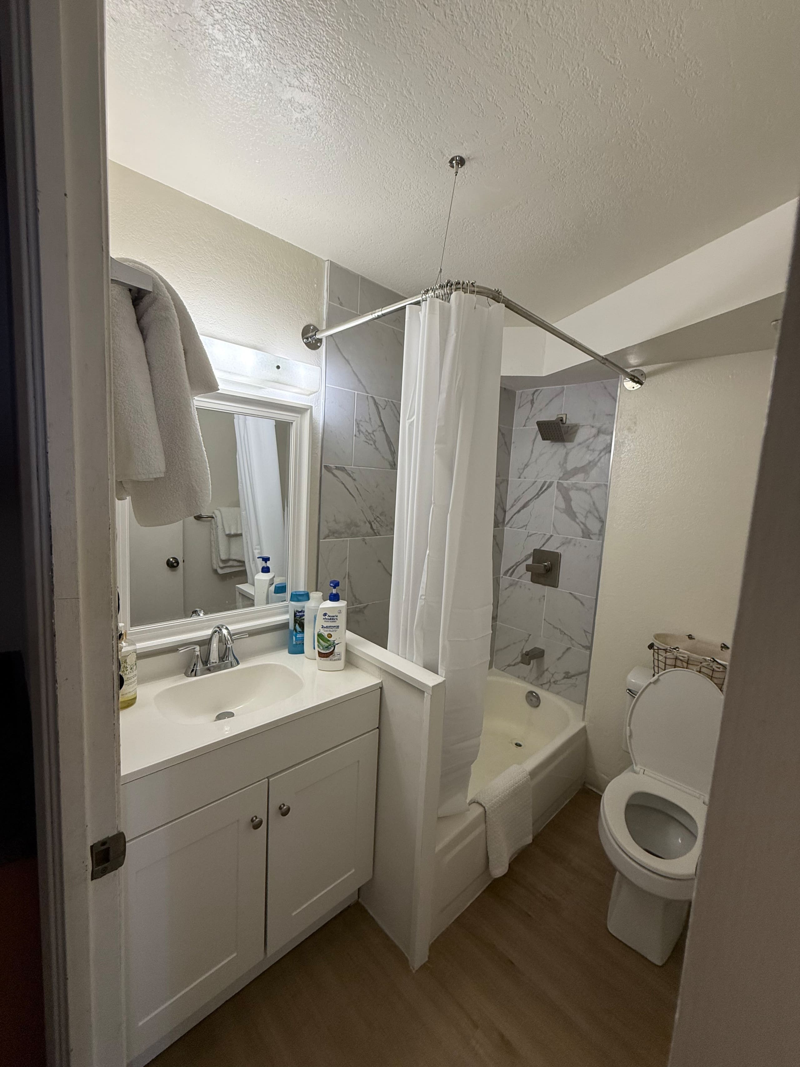 Condo in Honolulu · ★4.88 · 2 bedrooms · 2 private baths - Image 10